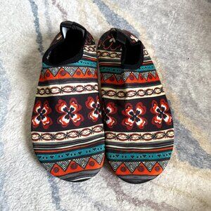 ATHMILE Women's Water Shoes House Shoes Floral Print Size 10 NWT